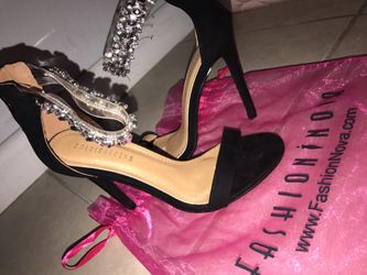 Fashion nova heels size 7