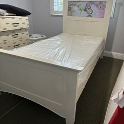 Twin Size Frame And Mattress 