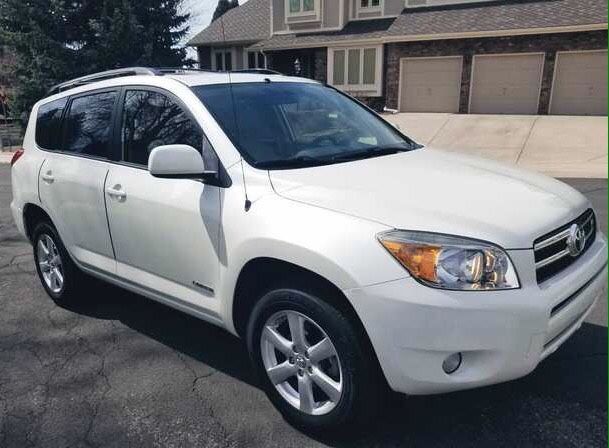 Clean title and Carfax Toyota RAV4 06'