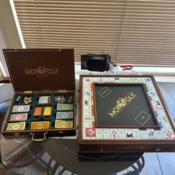 2006 Danbury Mint Wooden Monopoly Deluxe Board Game Rotating Excellent Preowned