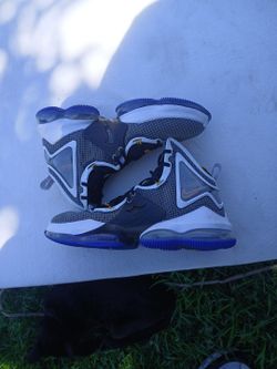NIKE LEBRON 19 SIZE 11.5
