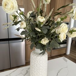 Ceramic Cream Flower Vase With Cream Flowers