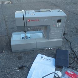 Singer 6600 C Heavy Duty Sewing Machine Brand New Use Only Ones