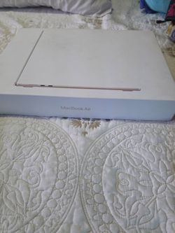 Mac book air (box only)