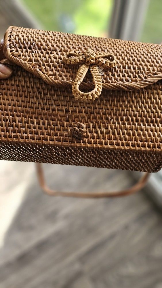 Handmade
Woven Rattan Purse with Loop Clasp – Vintage Boho Bag