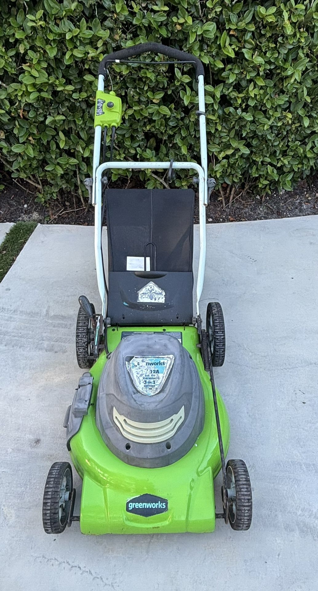 GREENWORKS ELECTRIC LAWNMOWER