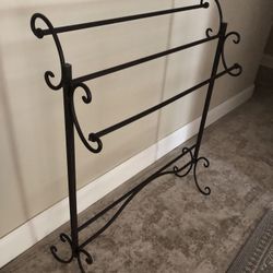 Metal Blanket/Towel Rack