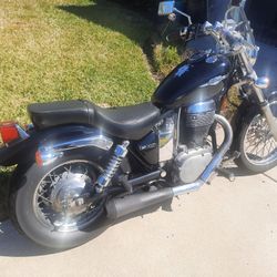 Suzuki Boulevard S40   650 CC