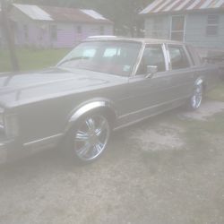 89 Lincoln Town Car Up For Sale Title Screwed Up Motor And Transmission A1 Must Go