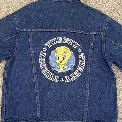 Vintage Warner Bros. Studios 2000 / TWEETY BIRD / Jean Jacket / Women’s size XS / Excellent condition 