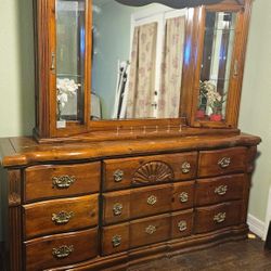 Dresser set