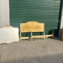 Antique Twin Bed Set 