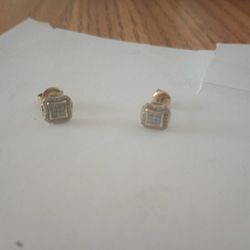 Gold And Diamond Earrings Set 