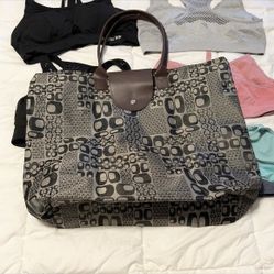 $3 Each Piece Clothes $3 Each . 3 Pieces Minimum Small And Medium Sizes. For Women Or Teen. Top, Jeans, Jacket, Bag Tote, Sports Bra, Hoodie, Shirts.