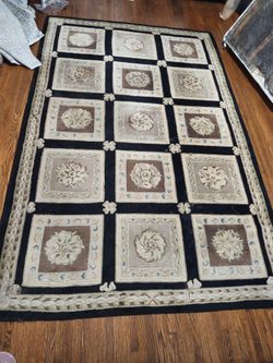 5' x 8' wool rug