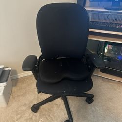 SteelCase Office Chair (Excellent Condition)