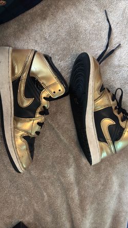 Air Jordan 1 mid color black and gold with gillter