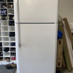 Fridge / Refrigerator 