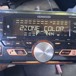 STEREO KENWOOD CD AUX USB BLUETOOTH CAMBIA DE DIFERENTES COLORES GOOD CONDICIÓN ABLO ESPAÑOL 