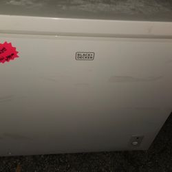 BLACK + DECKER FREEZER