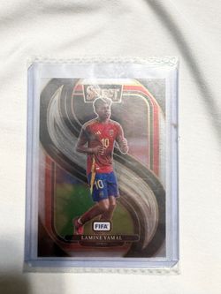 Lamine Yamal Panini Select FIFA Trading Card
