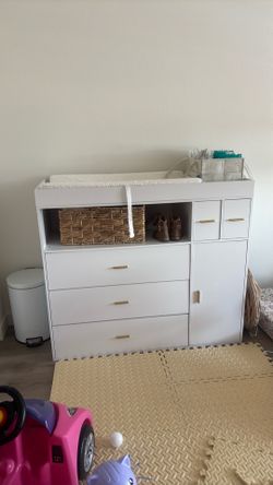Changing table with pad