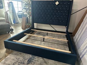 🔥 LUXURY KING BED + FREE METAL BOXSPRING | $575 🔥