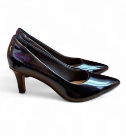 Clarks glossy patent leather black pointed toe shoes size 6.5
