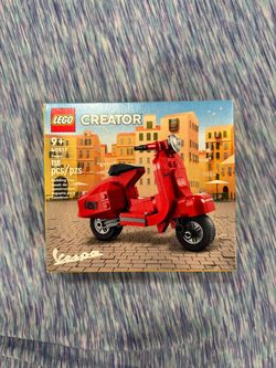 Retired LEGO Creator Vespa 40517 Building Set