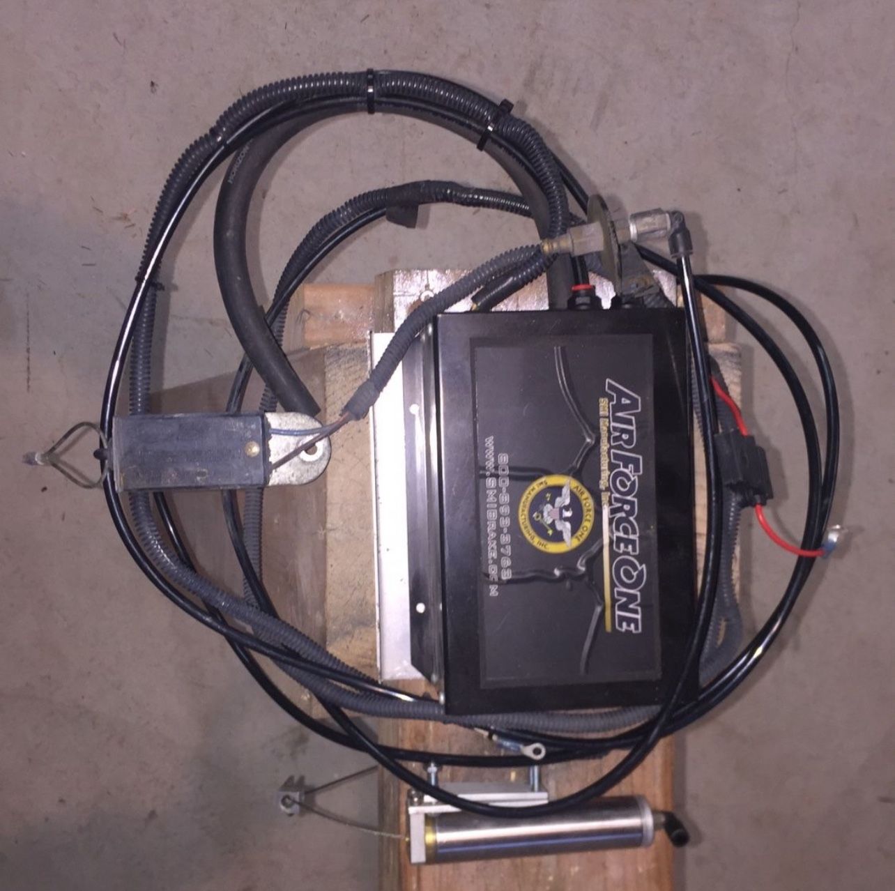 Air Force One RV Towed Vehicle Braking System – Excellent Condition