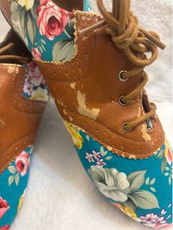 Floral lace up oxfords with a boho vibe. Size: US 10   Great to bedazzle to cover those patchy spots.  #floral #boho #laceup Kali women's oxford flats