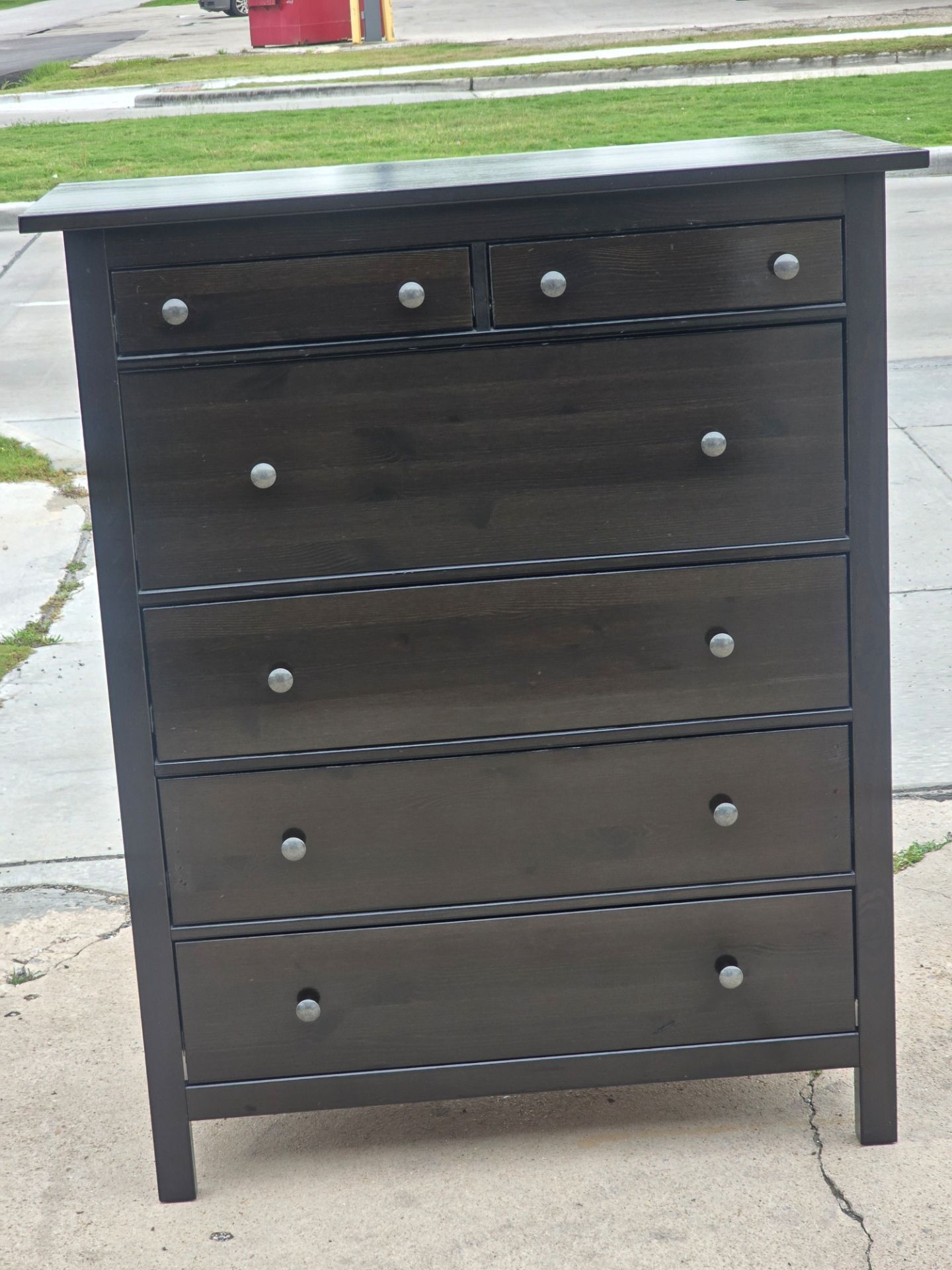 DRESSER