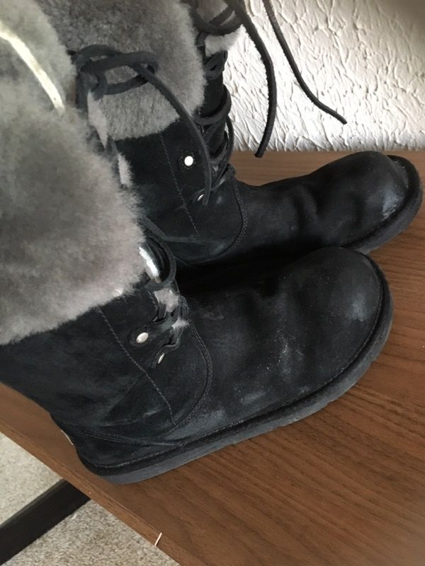 UGG boots! Tall back natural fur Size 8