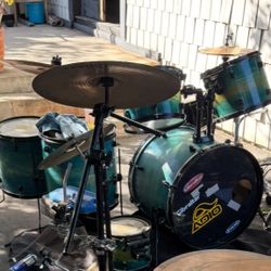 Joey Jordinson Pearl Signature Drum Set 