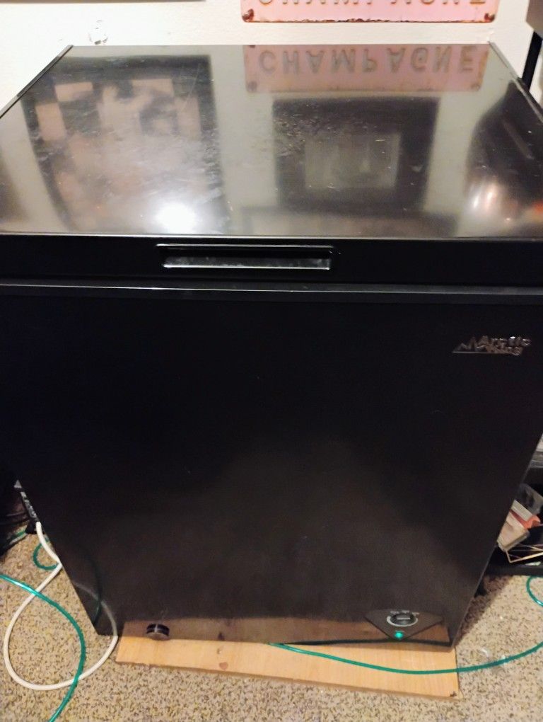 5 Cubic Feet Black Chest Freezer
