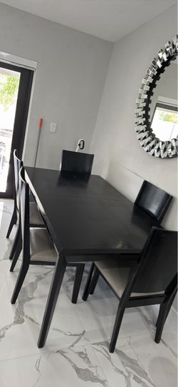 Sofia vergara dining table