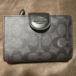 Coach Medium Corner Zip Wallet 
