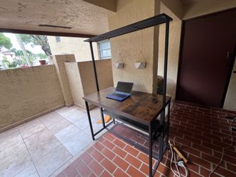 computer desk with an overhead hutch/bookshelf shelf