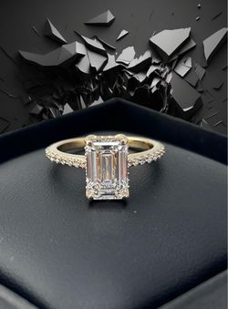 Floral Basket prong Emerald Ring in yellow gold