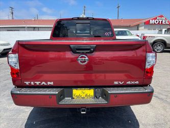 2017 Nissan Titan Thumbnail