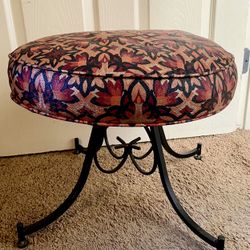Artsy Cushioned Stool Chair 
