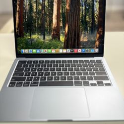 Macbook Air 2025 13” M4 16gb RAM-512gb Memory Perfect Condition