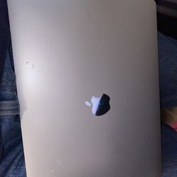 MacBook Air 2020 With Broken Display