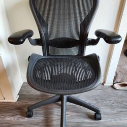 Herman Miller Aeron Office Chair - Fully Loaded Size B Excellent Cond