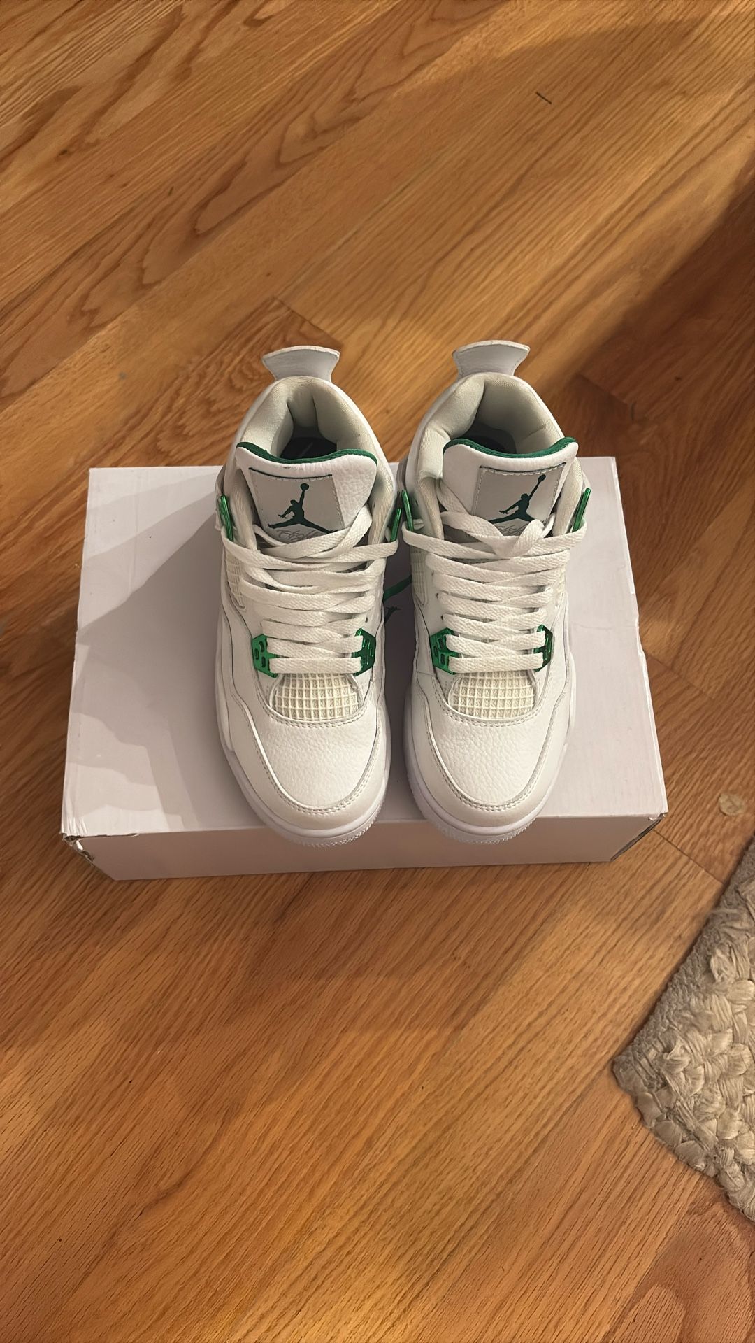 Jordan 4 Metallic Green