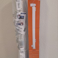 Brand New Dearlomum Retractable Baby Or Pet Safety Gate  - White
