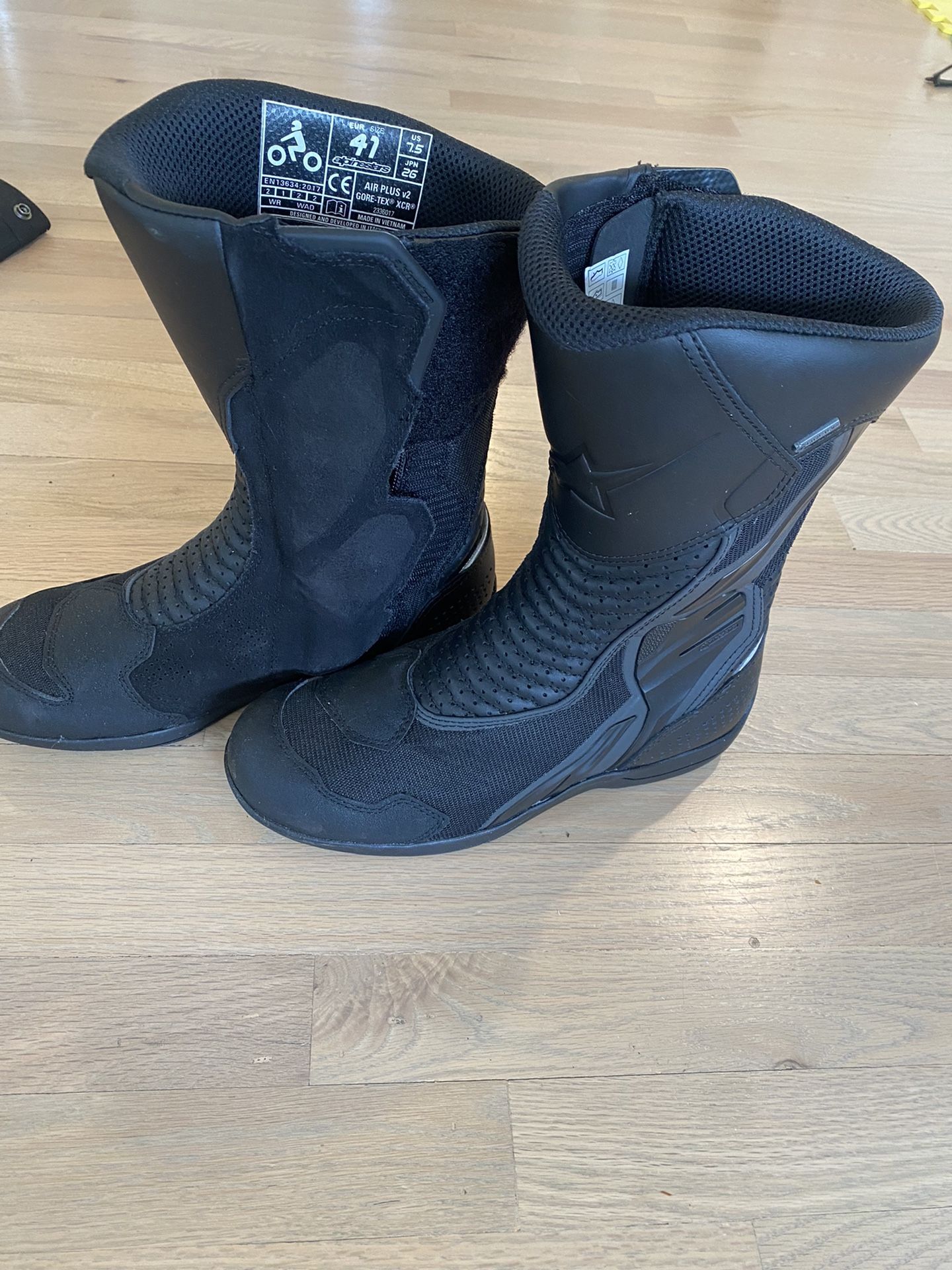 Motorcycle boots - alpinestars Sz 7.5 (US)