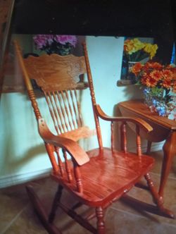 An Adult Rocking Chair Solid Oak Very Good Condition