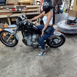 Yamaha XJ 700 Bobber
