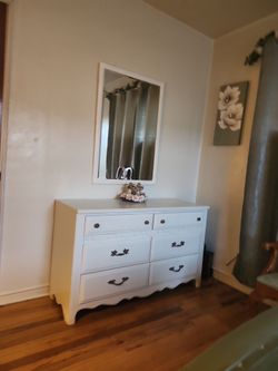BEAUTIFULL DRESSER